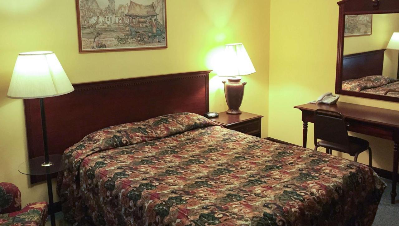 Windmill Inn Lynden Bagian luar foto