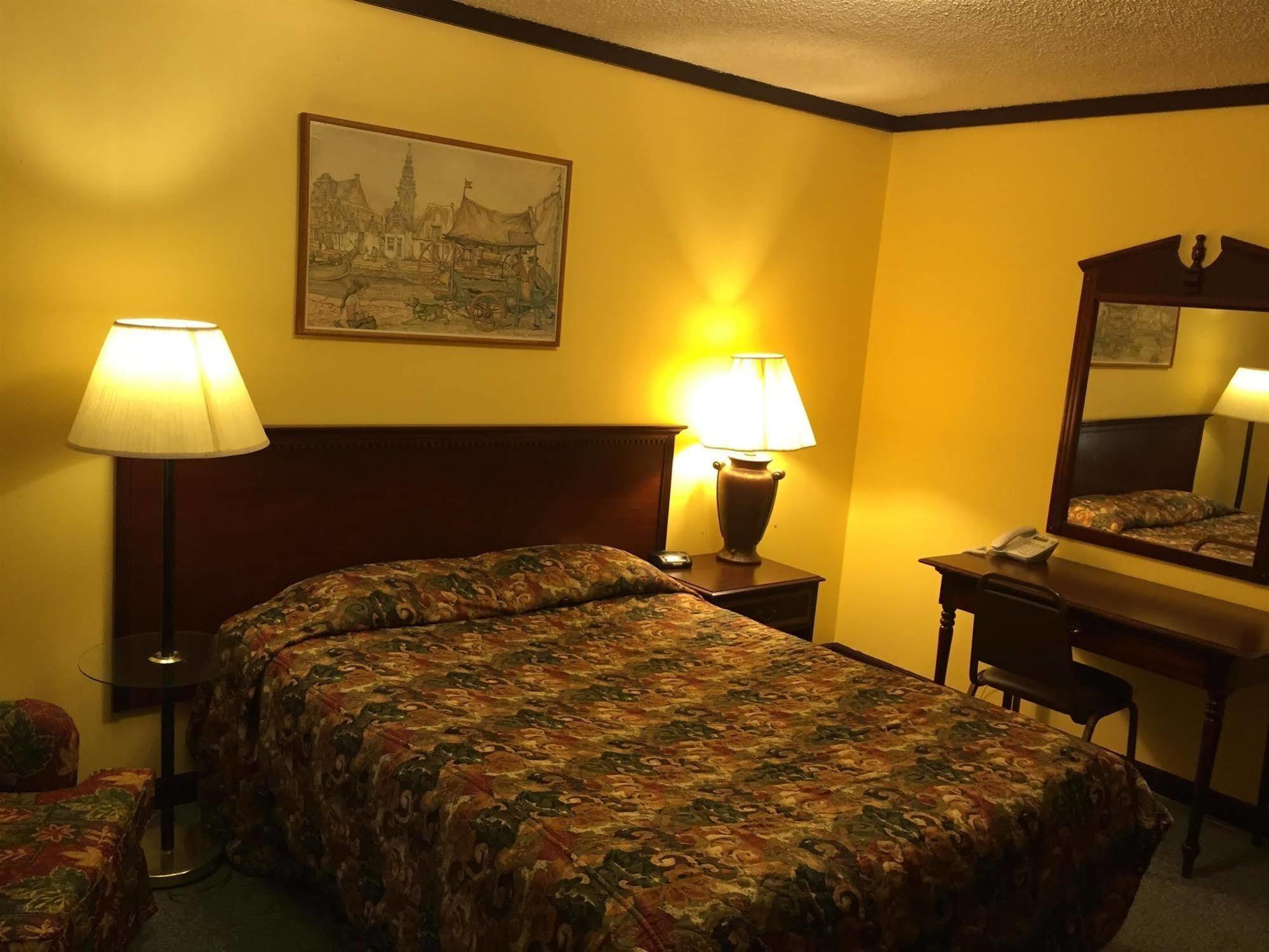 Windmill Inn Lynden Bagian luar foto