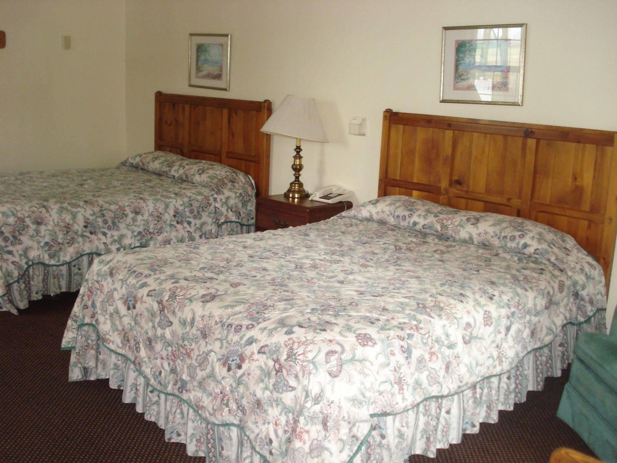 Windmill Inn Lynden Bagian luar foto