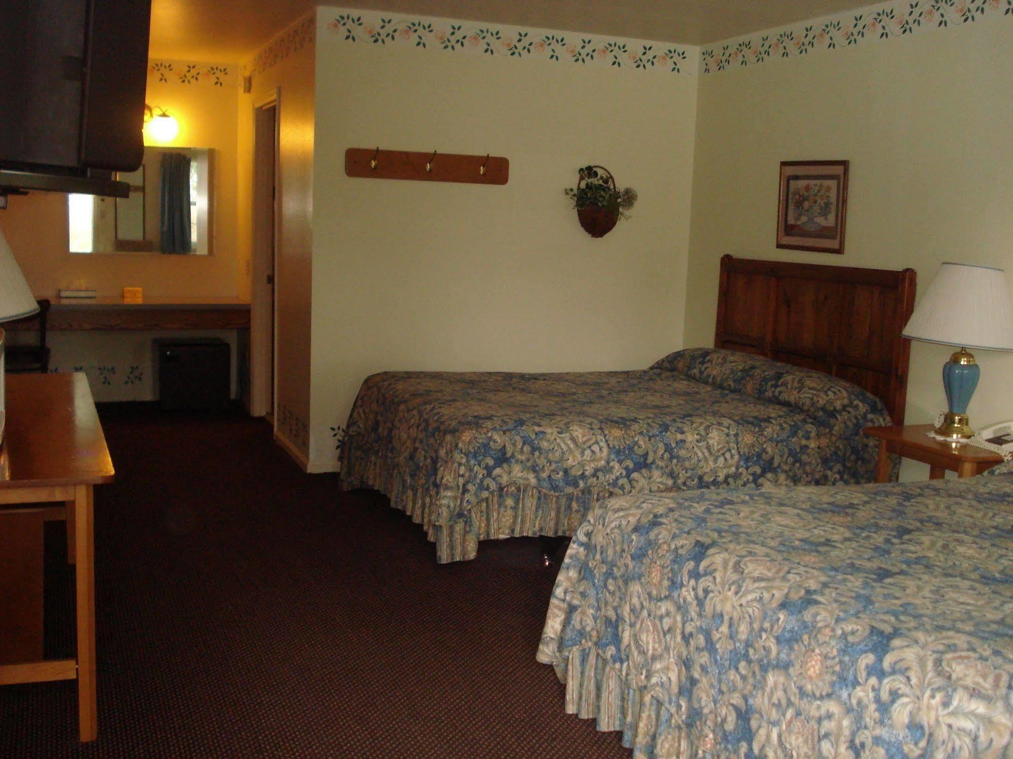 Windmill Inn Lynden Bagian luar foto